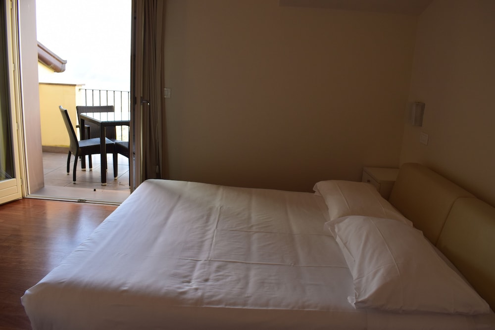 ALBERGO LA CASTELLANA 14/26