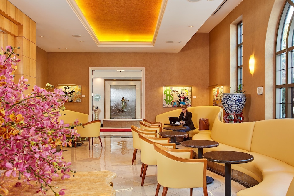 Orchard Hotel 23/29