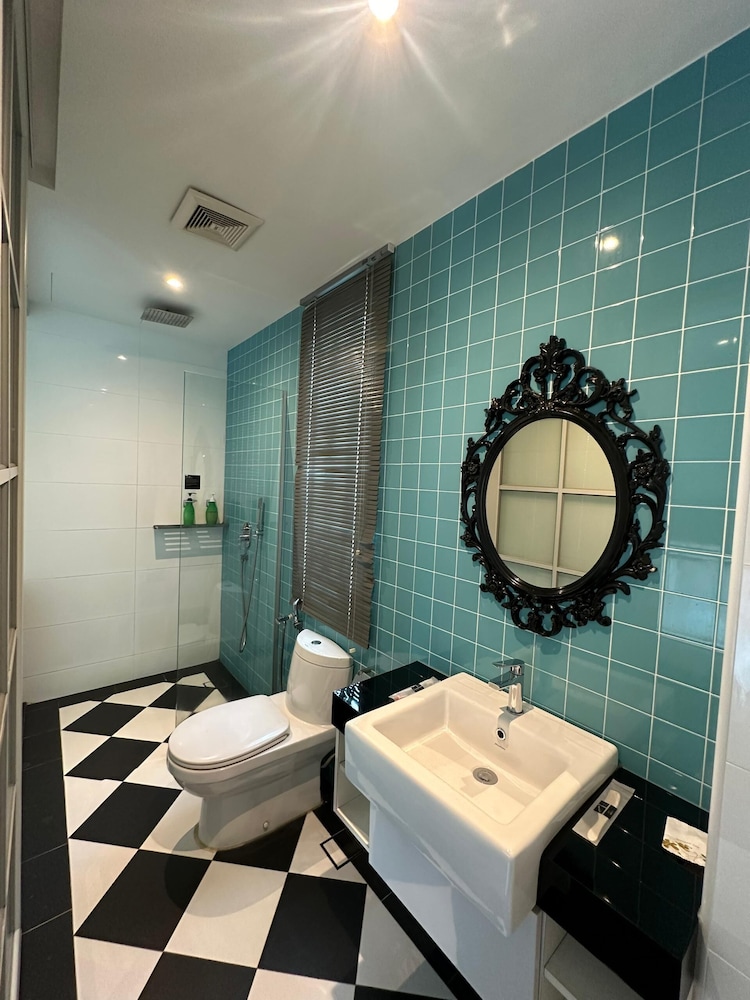 Havona Boutique Hotel at Mount Austin 46/48