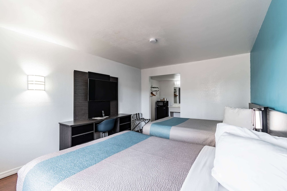 Motel6 Tampa, FL 12/30