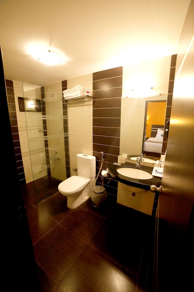 Click Hotel Yuvraj 42/46