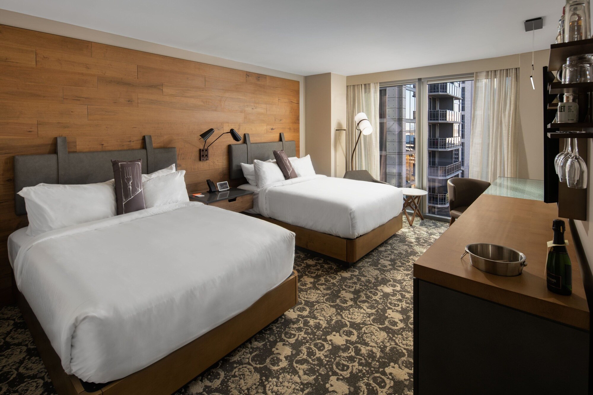 room, 2 queen beds, city view