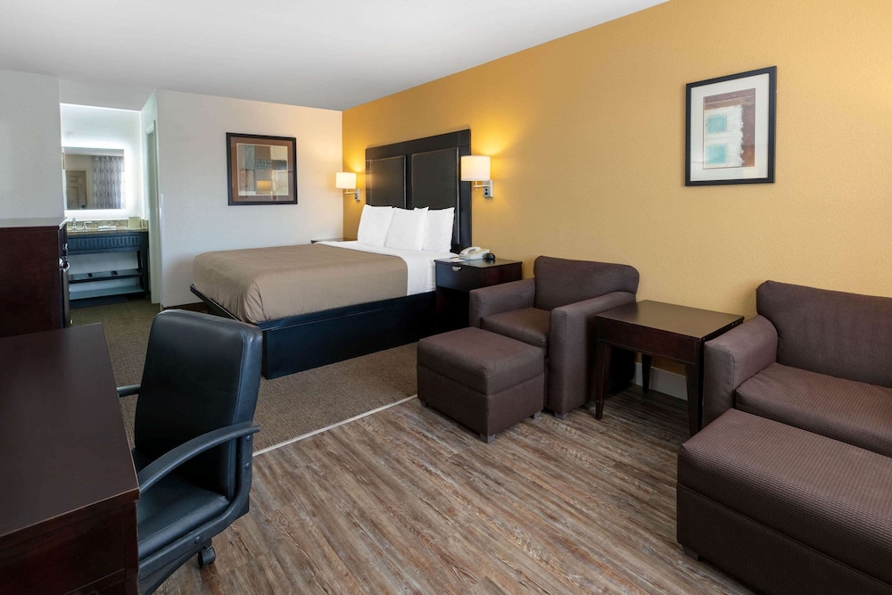 Days Inn By Wyndham Granbury 36/49