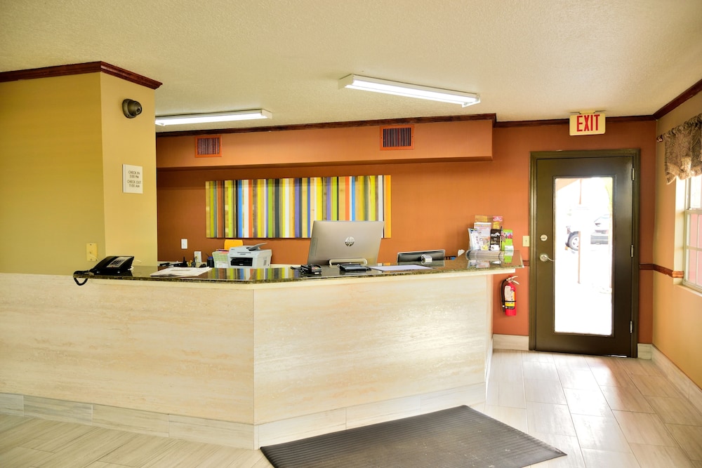 Econo Lodge 2/37