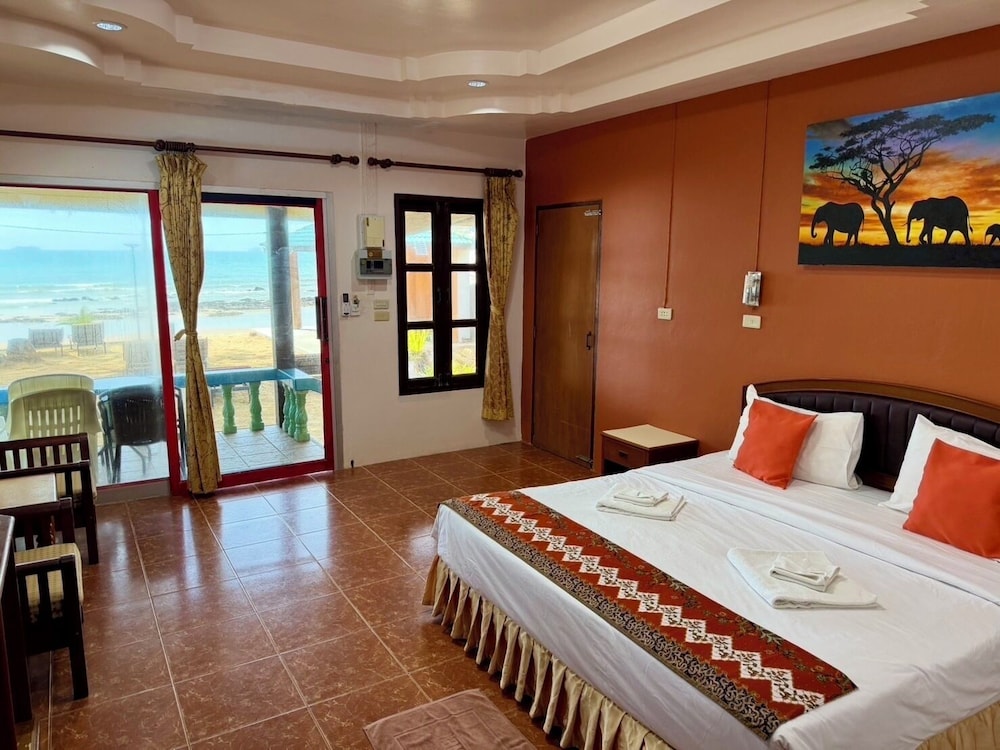 BUNGALOW, BEACH FRONT