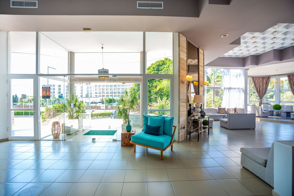 Happy Days Hotel - Adults Only 14/18