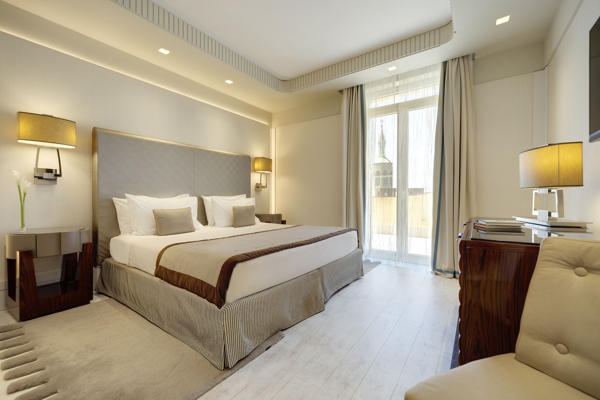 جناح رئاسي بسرير كينج بشرفة، Melia Genova 4/10