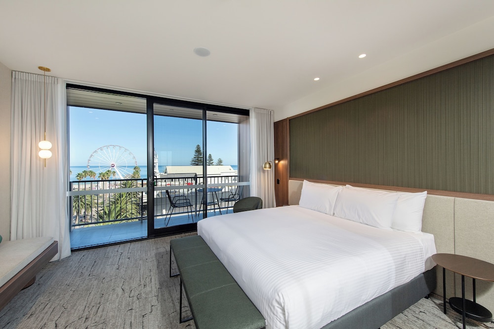 The George Glenelg 15/61