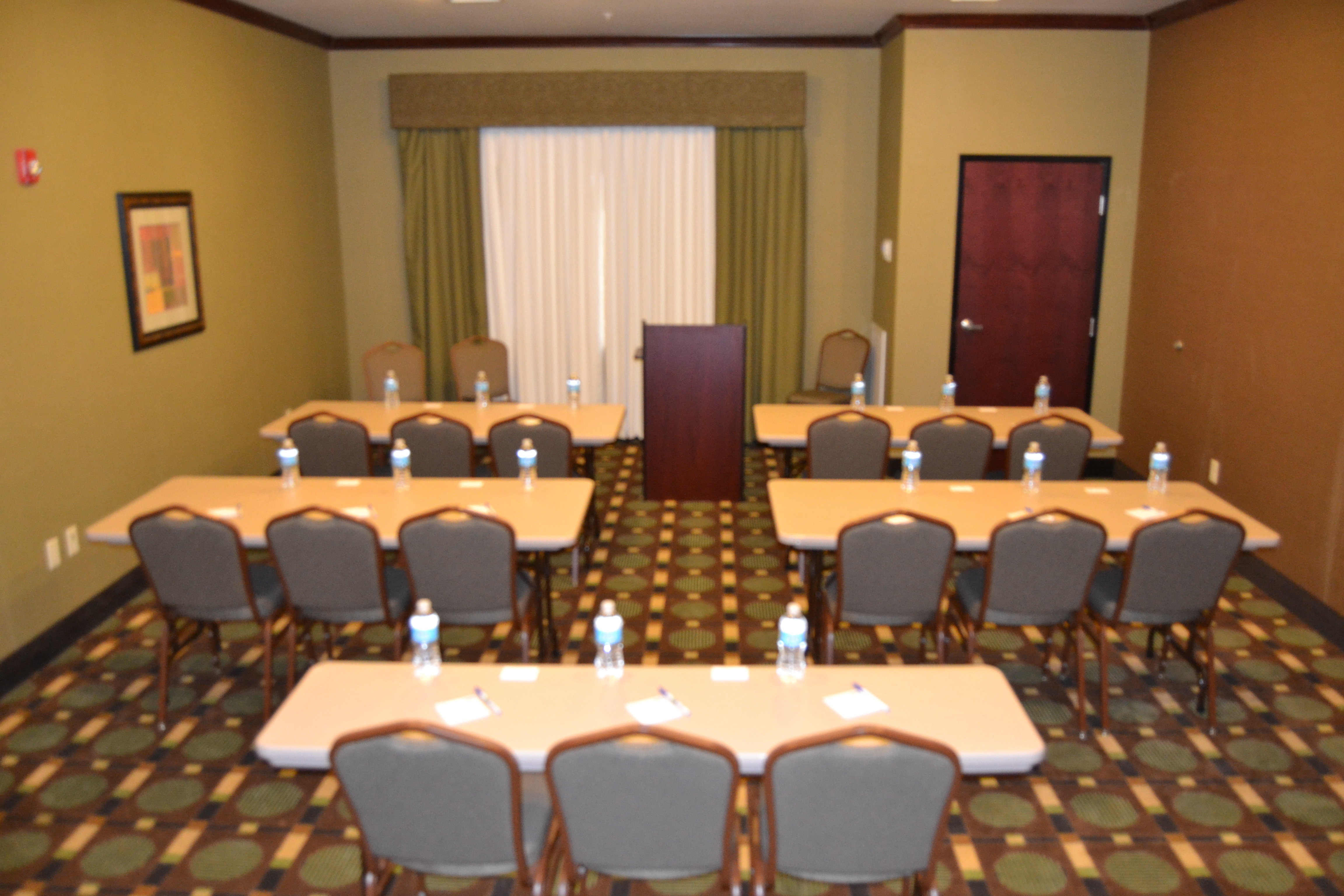 Holiday Inn Express Hotel and Suites Heber Springs 24/30