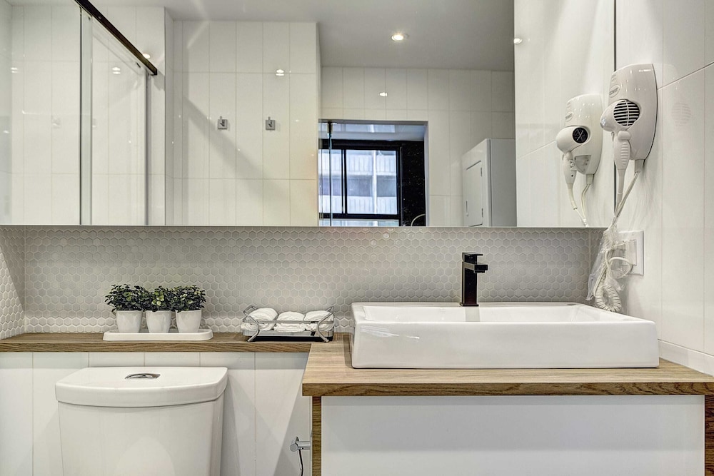 Pierce Boutique Apartments 73/73