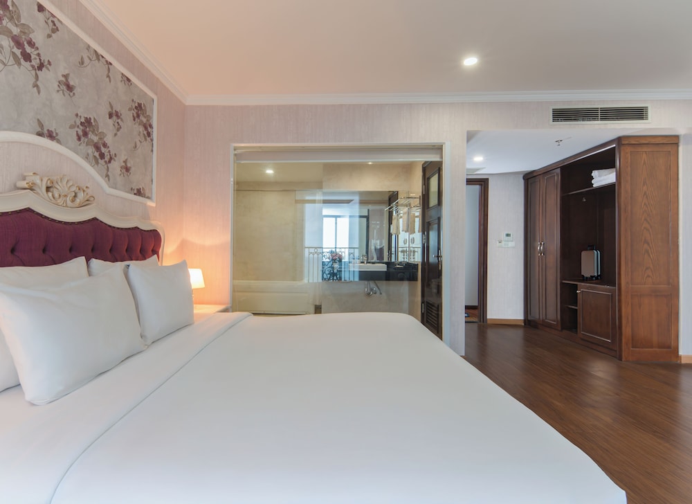 Central, Suite, King Bed