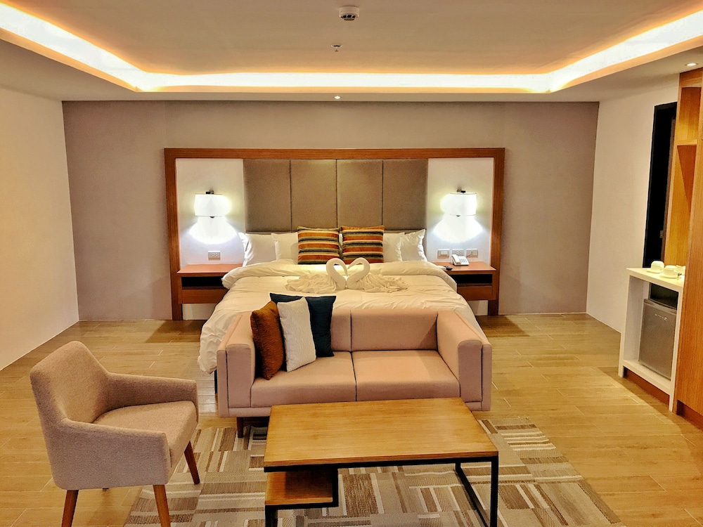 Crown Hotel Palawan at Harbour Springs 45/54