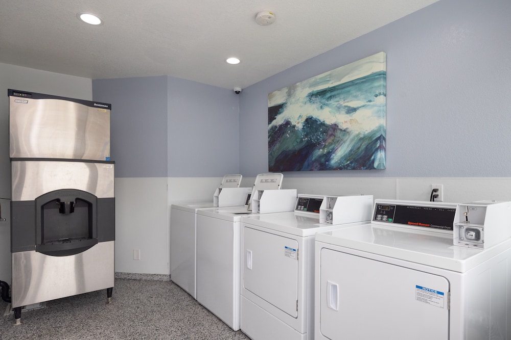 Days Inn by Wyndham Arroyo Grande/Pismo Beach 40/62