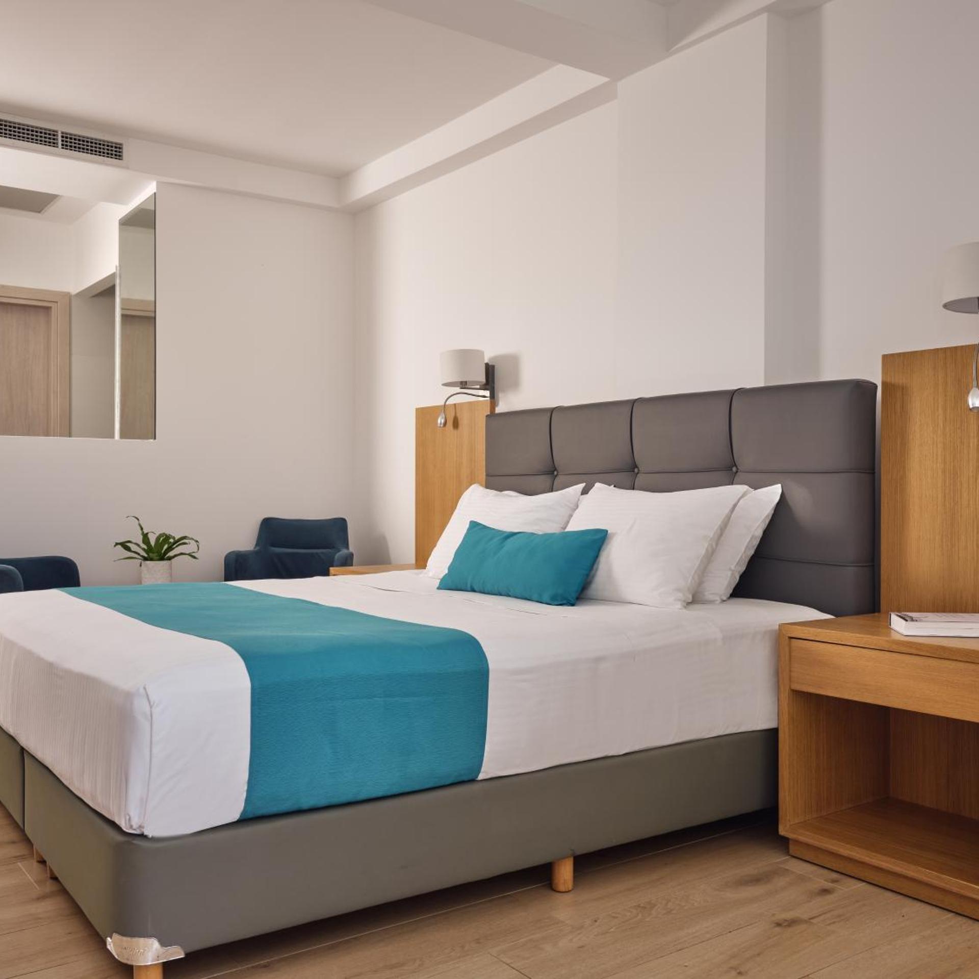 DOUBLE ROOM SUPERIOR SHARING POOL (RA)
