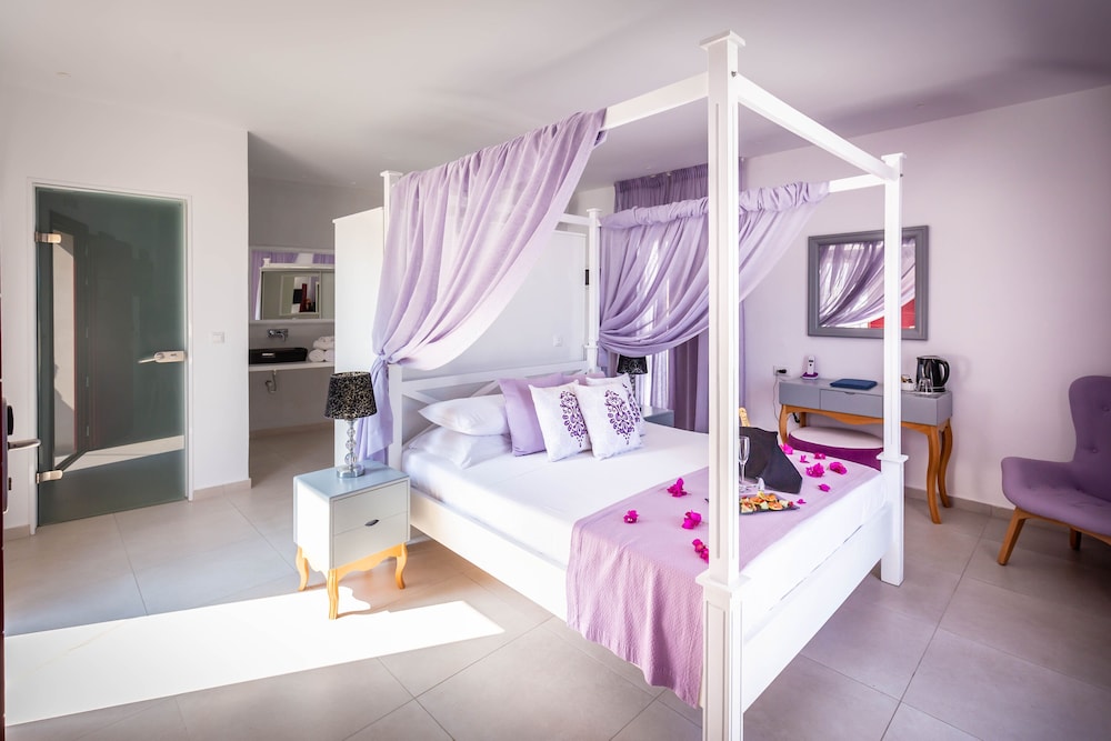 MAR N MAR CROWN SANTORINI HOTEL AND SUITES 9/48