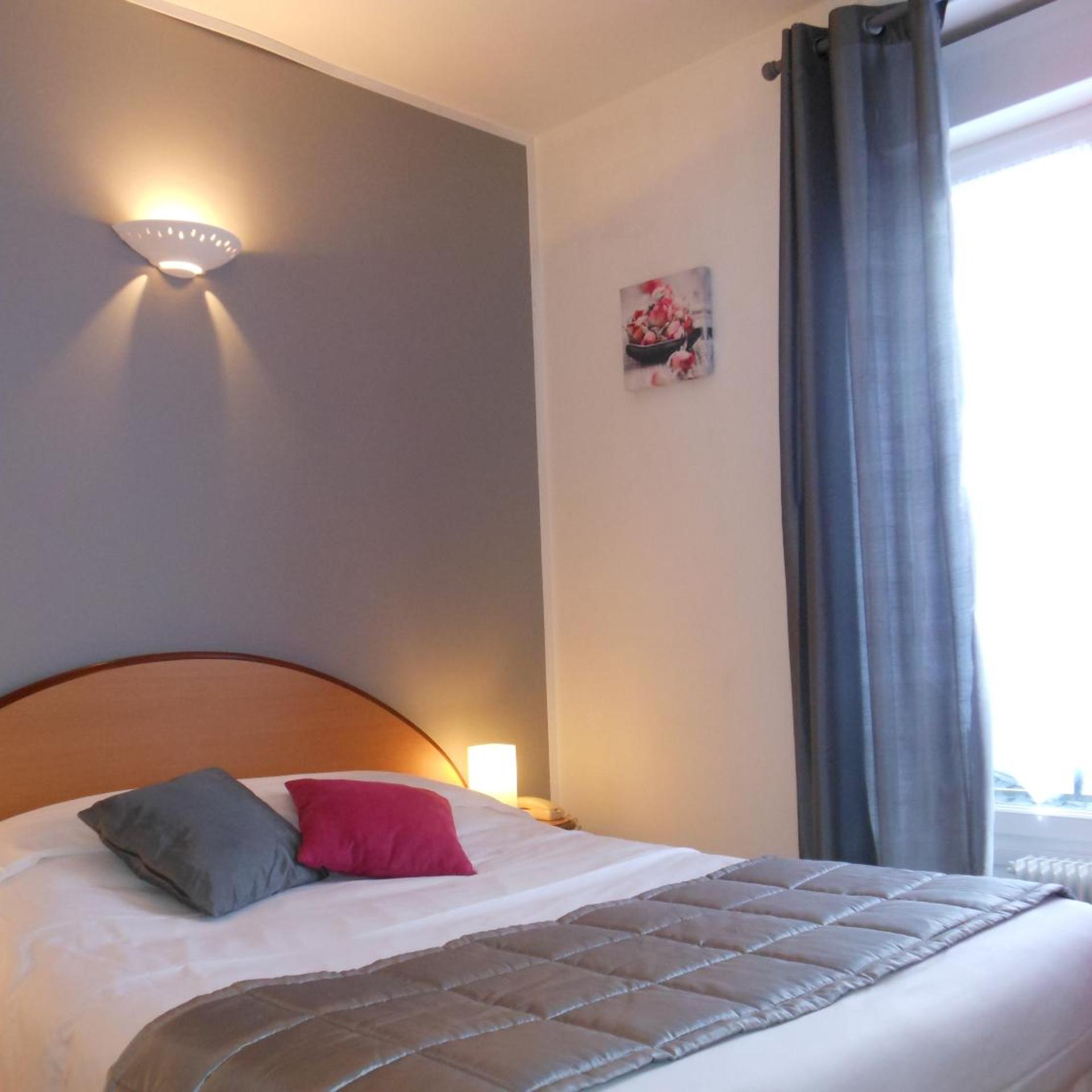 LOGIS HOTEL ECU DE FRANCE 6/45