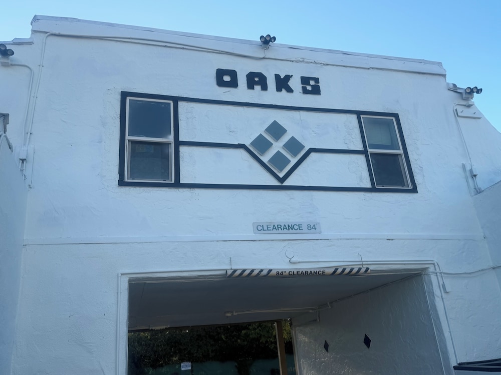 The Oaks Motel 1/10