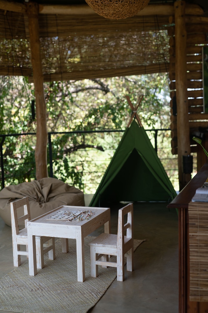 Flameback Eco Lodge 30/61