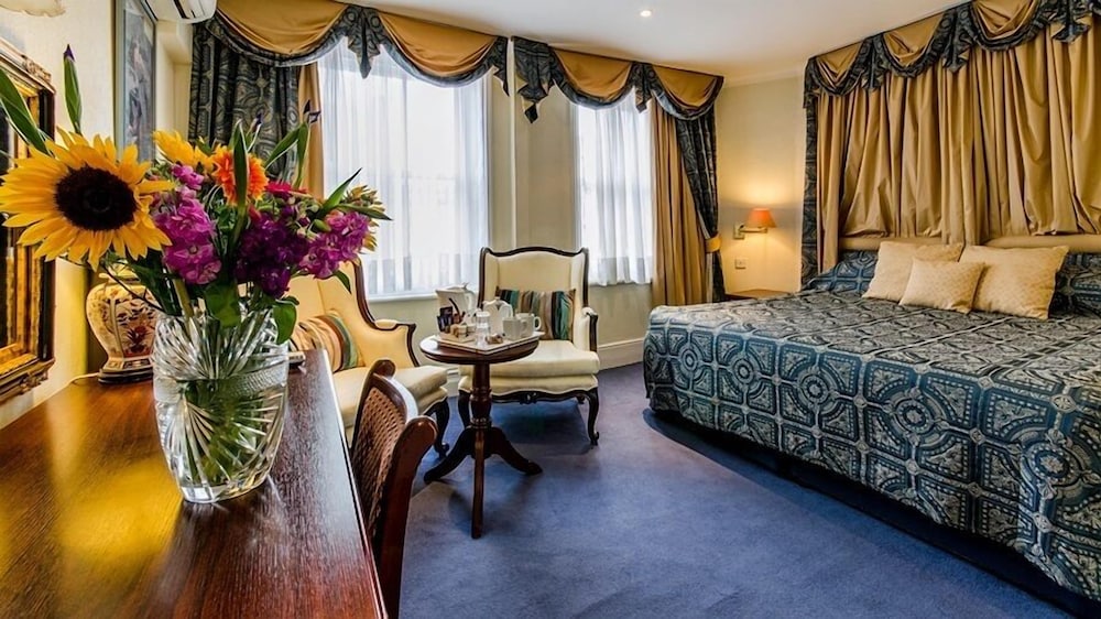 LA PLACE HOTEL 44/77