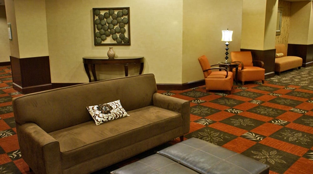 DoubleTree by Hilton Rocky Mount Hotel 27/44