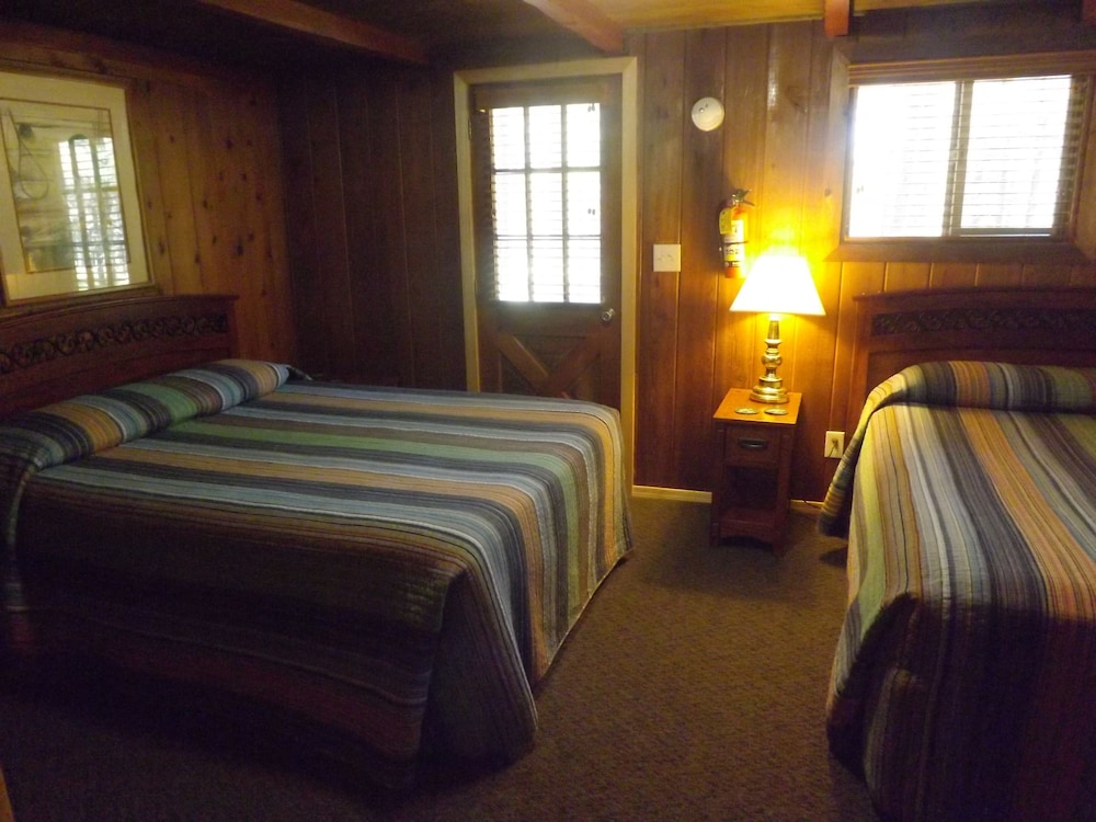Arizona Mountain Inn and Cabins 10/50