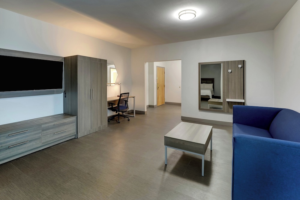 Holiday Inn Express Hotel Suites Richmond 48/67