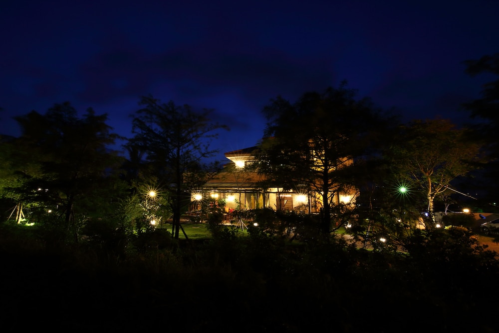 The Wonderland B&B (ex.Si Sen live Pastoral Breakfast) 2/47