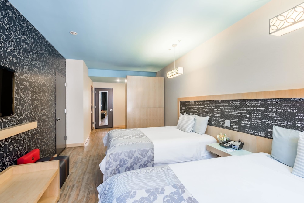 TRYP by Wyndham New York City Times Square Midtown 9/44