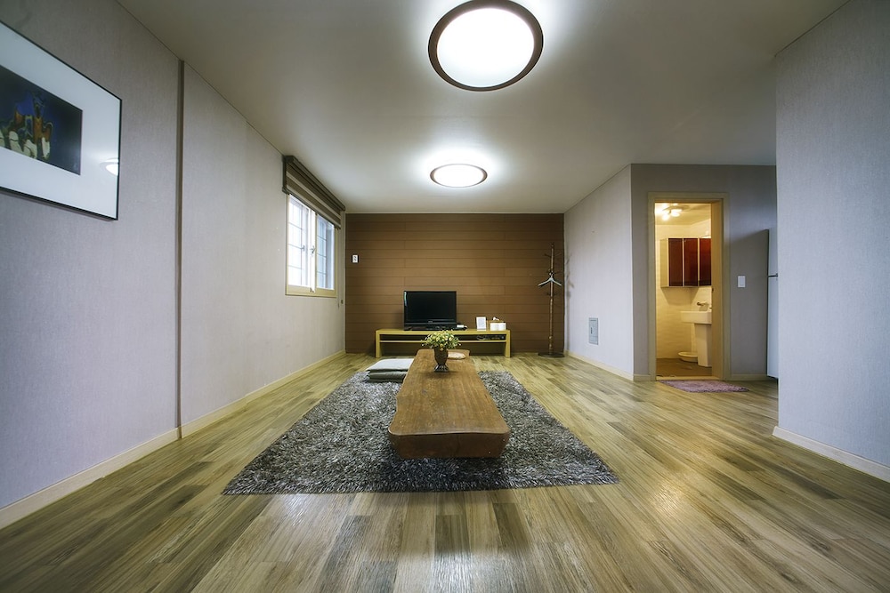 Tongyeong Mongdol House Pension 34/50