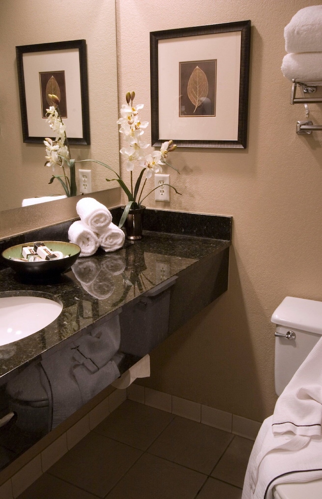 Best Western Plus Heritage Inn 29/36