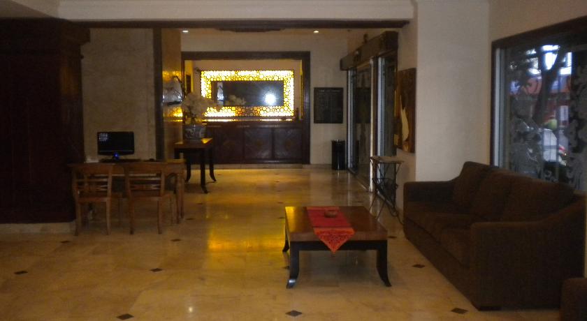 Taman Suci Hotel 17/26