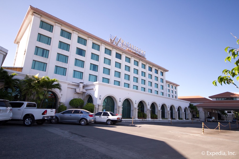 Waterfront Airport Hotel Casino Mactan 45/50