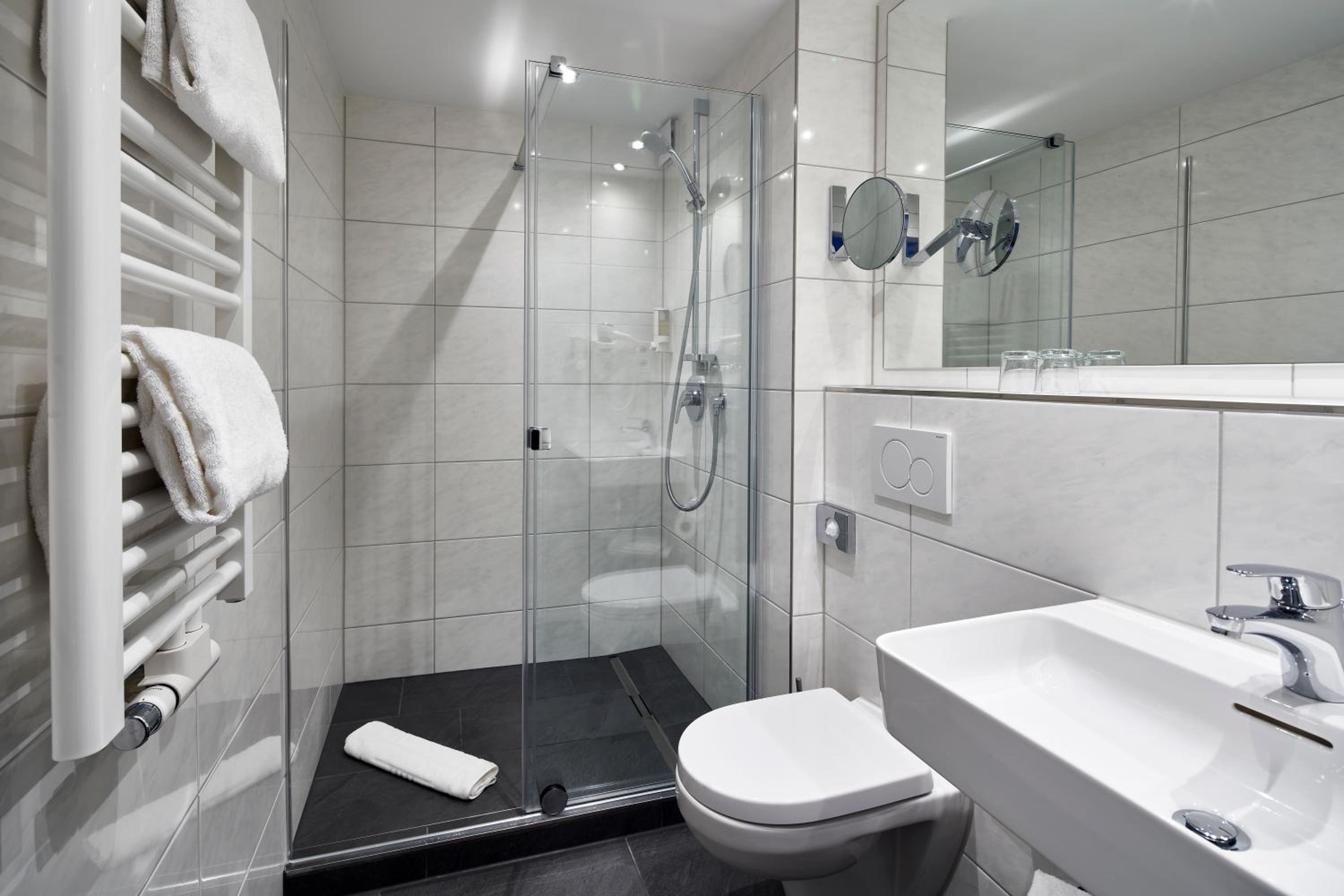 غرفة قياسية بسريرين منفصلين، Hotel Kraft Munchen 3/3