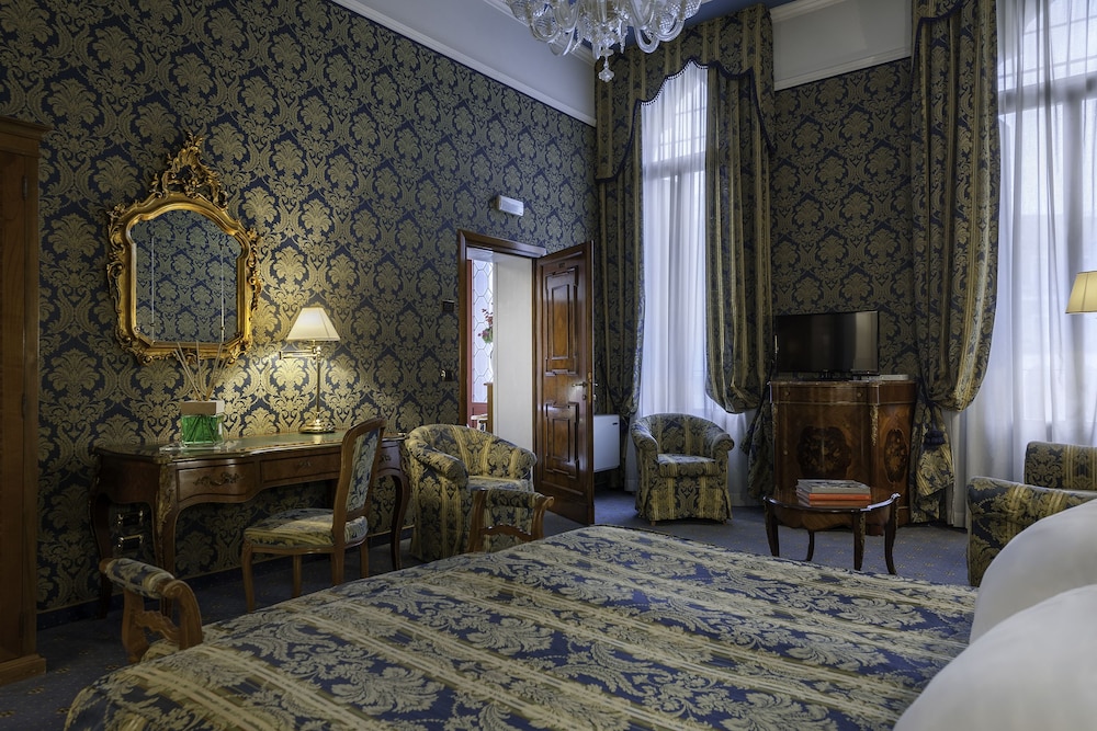Hotel Al Ponte Antico 42/48
