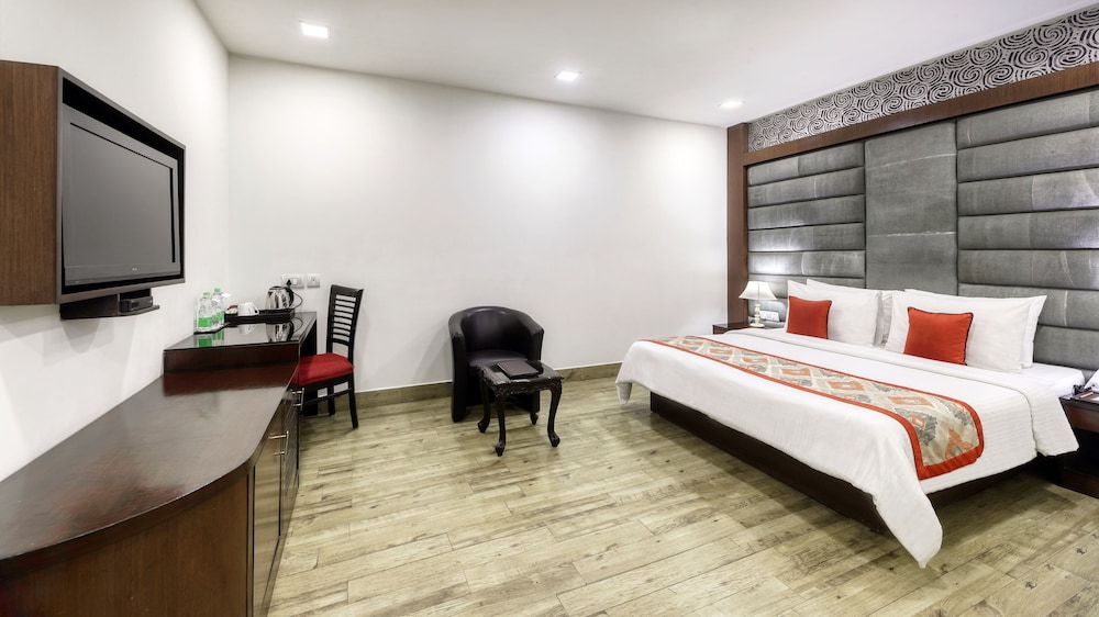 Taurus Sarovar Portico New Delhi 22/49