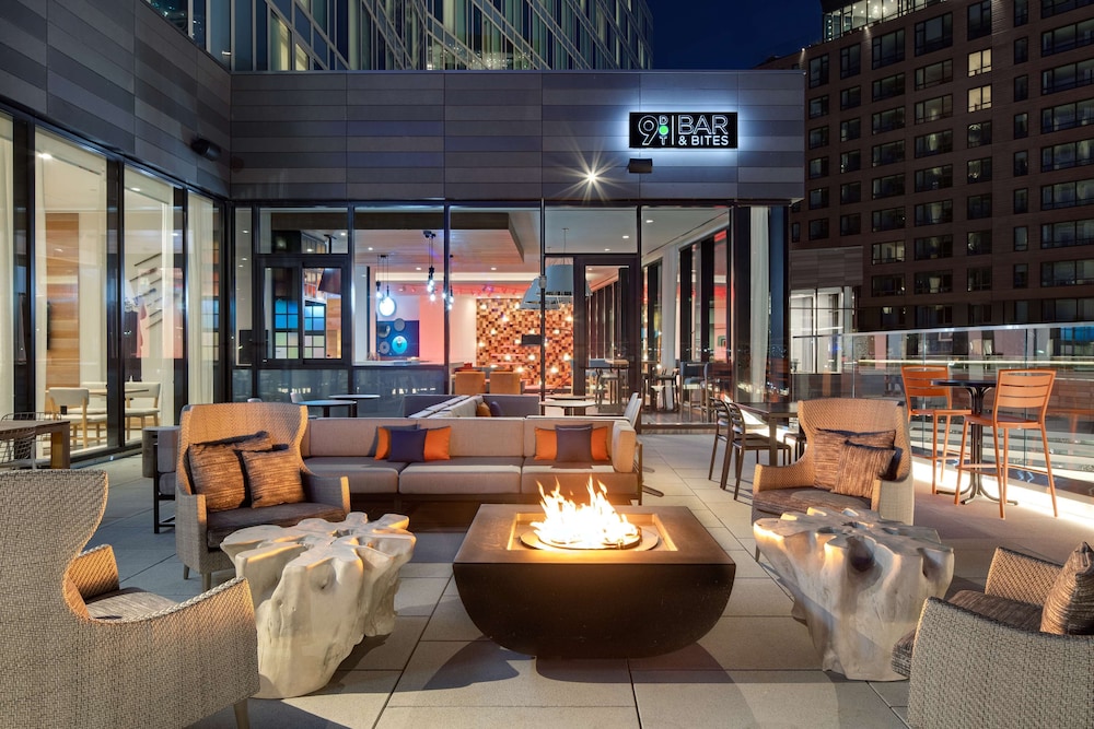 Hyatt Place Boston Seaport District 25/47