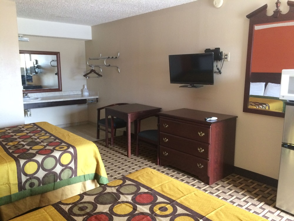 Relax Inn Henryetta 21/28