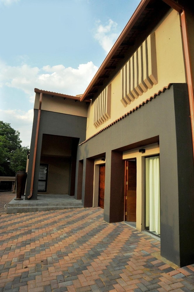 Sunset Manor Guest House 7/50
