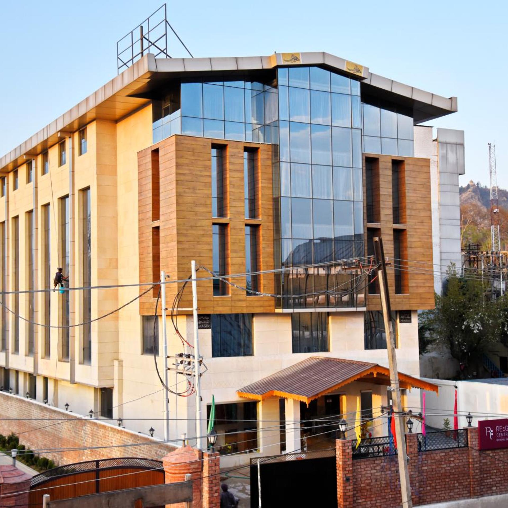 Regenta Central Point Srinagar 3/50
