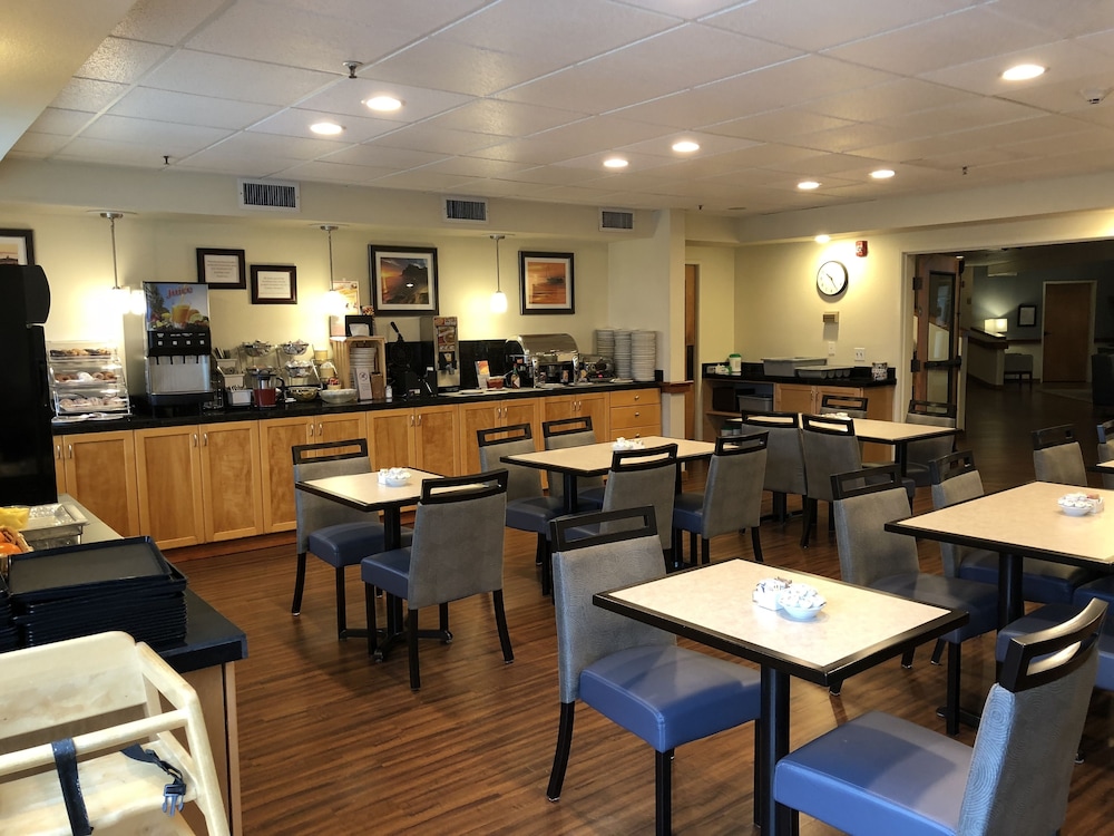 Best Western Plus Edmonds Harbor Inn 33/40