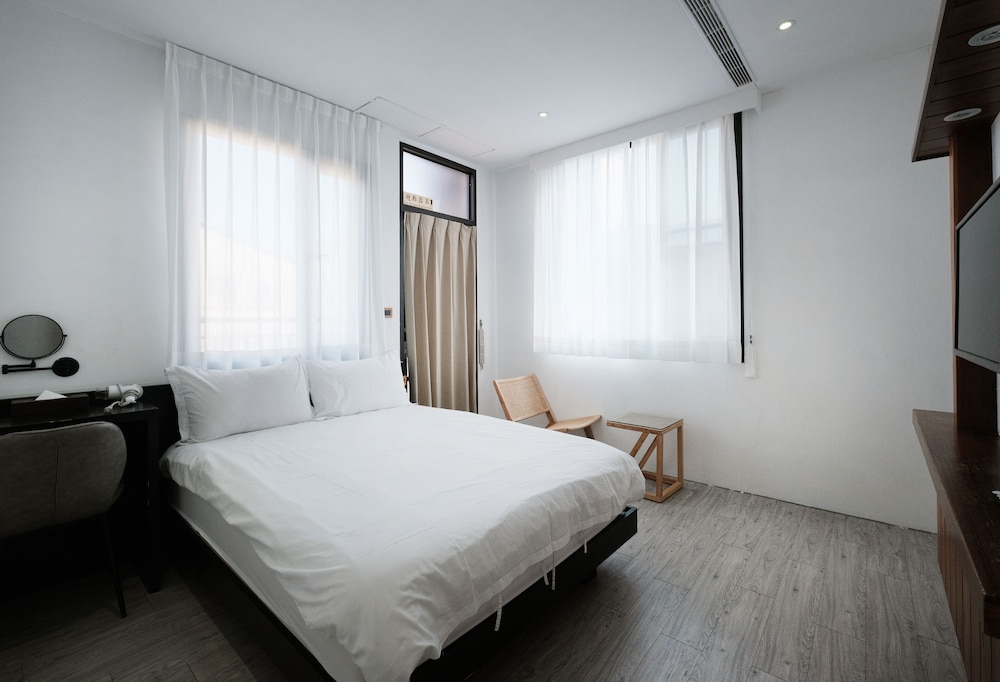 ROOM, DOUBLE BED, BALCONY