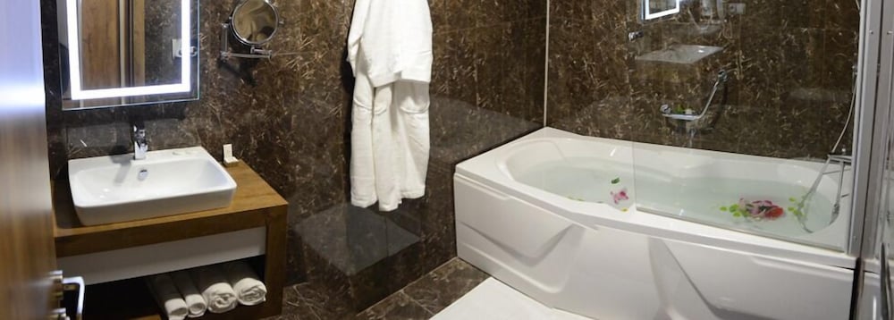 WHITE STAR HOTEL 46/49