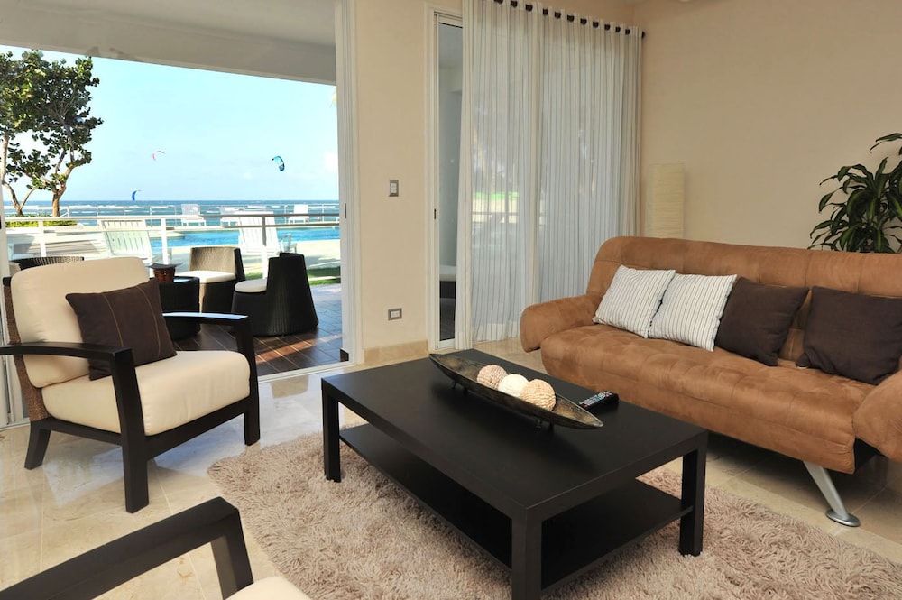 WATERMARK LUXURY OCEANFRONT ALL SUITE HOTEL 37/56