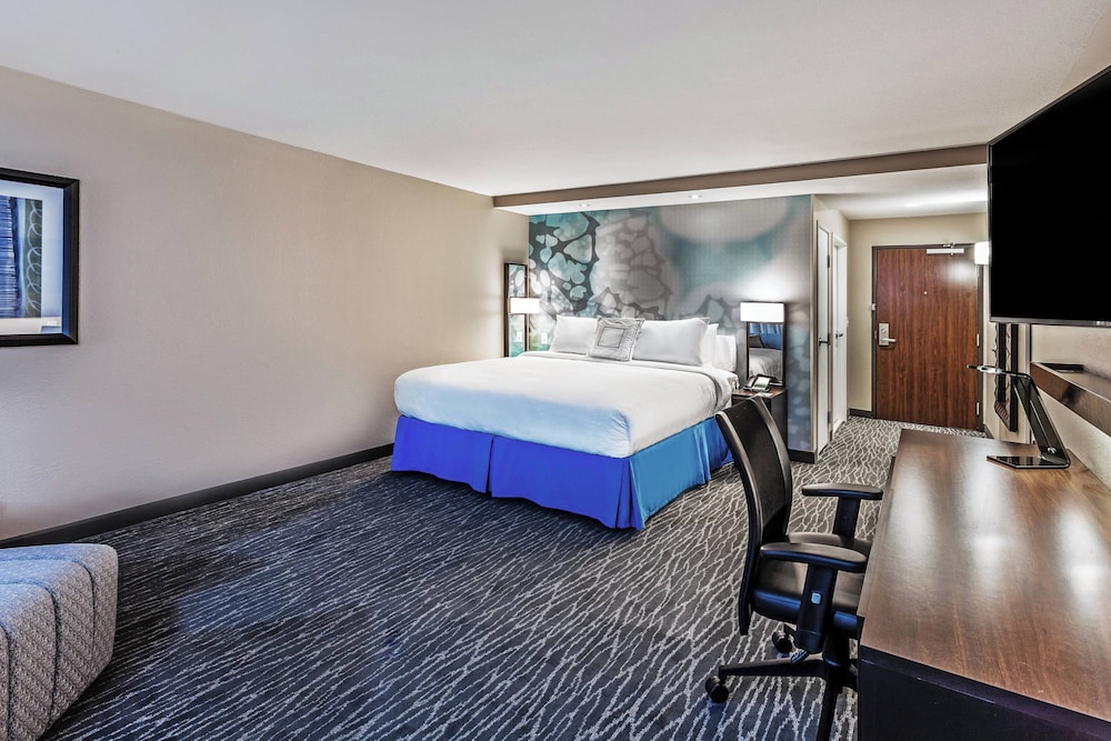 ROOM, KING BED, SOFA
