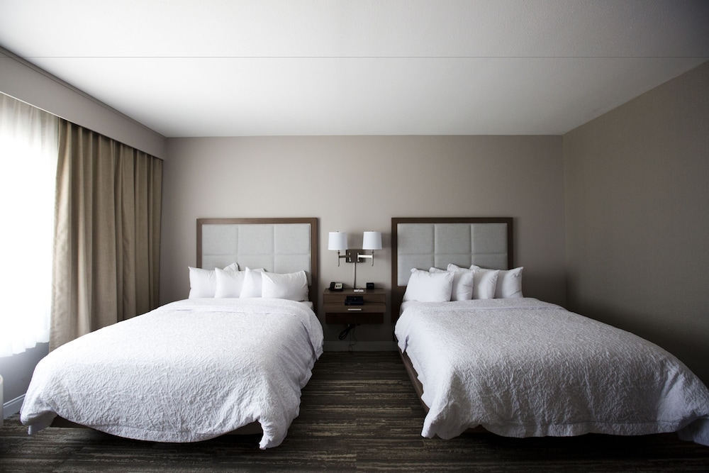 Hampton Inn Blue Ash Cincinnati Oh 18/35