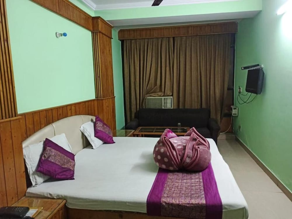 Hotel Delhi Regency 16/63