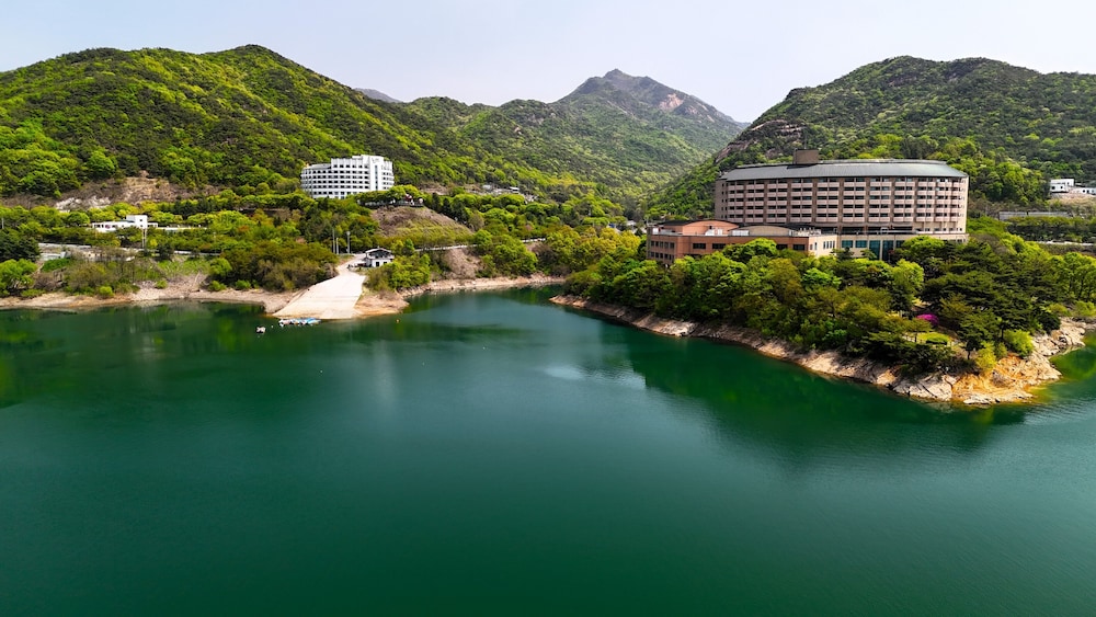 Cheongpung Resort 40/50