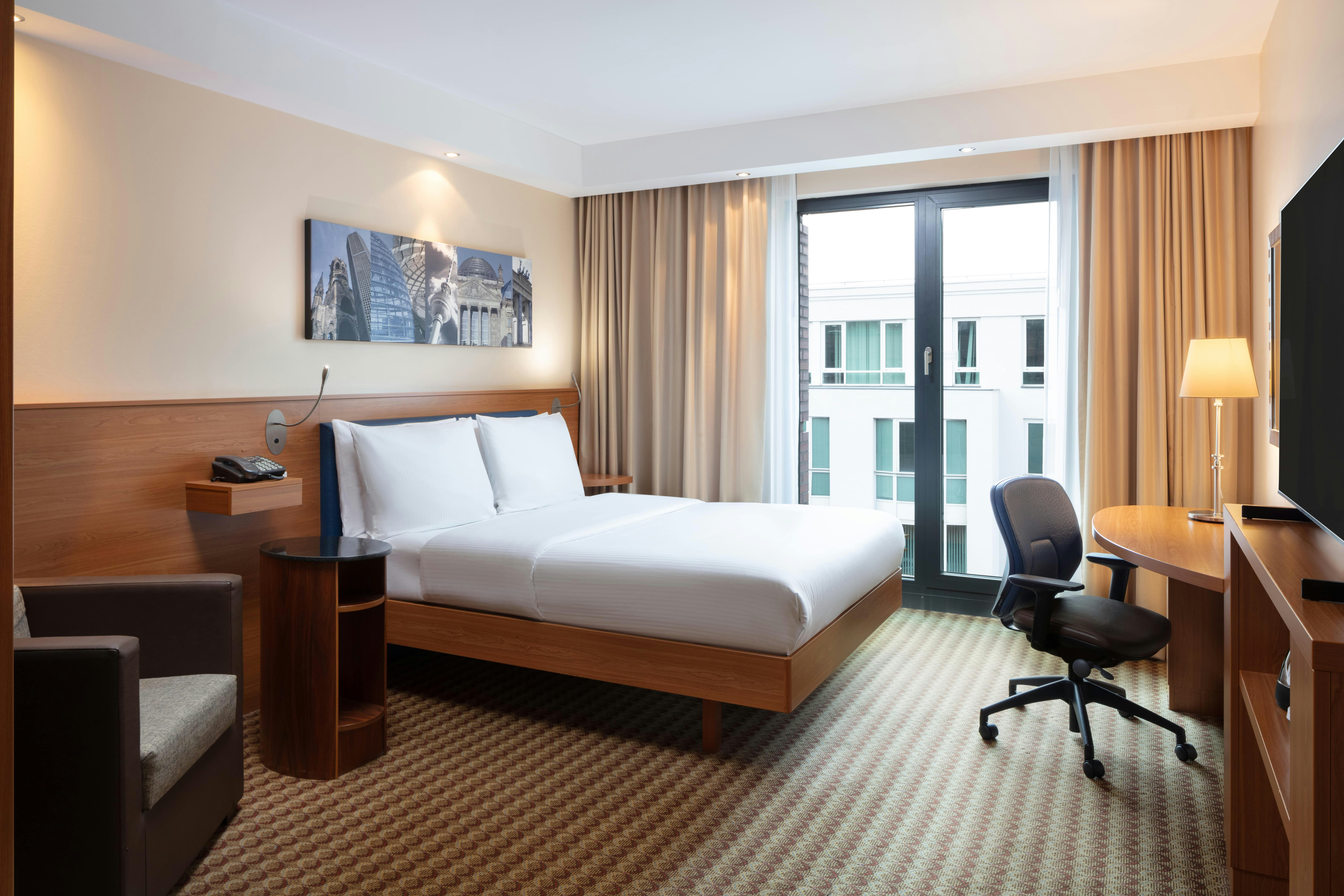 ROOM, QUEEN BED, ACCESSIBLE