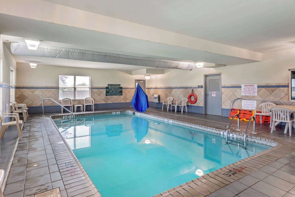 Comfort Inn & Suites Dover near Speedway 25/56