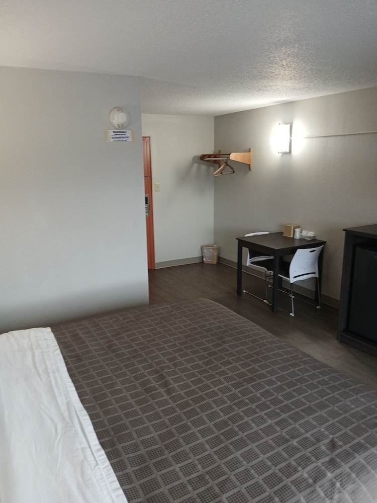 Bridgeview Inn 19/26